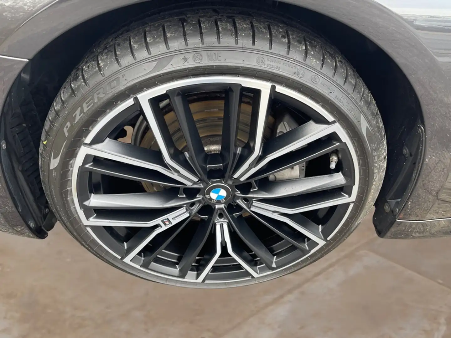 BMW 540 d xDrive Touring M Sport + GARANTIE-bis-10.28 Grau - 2