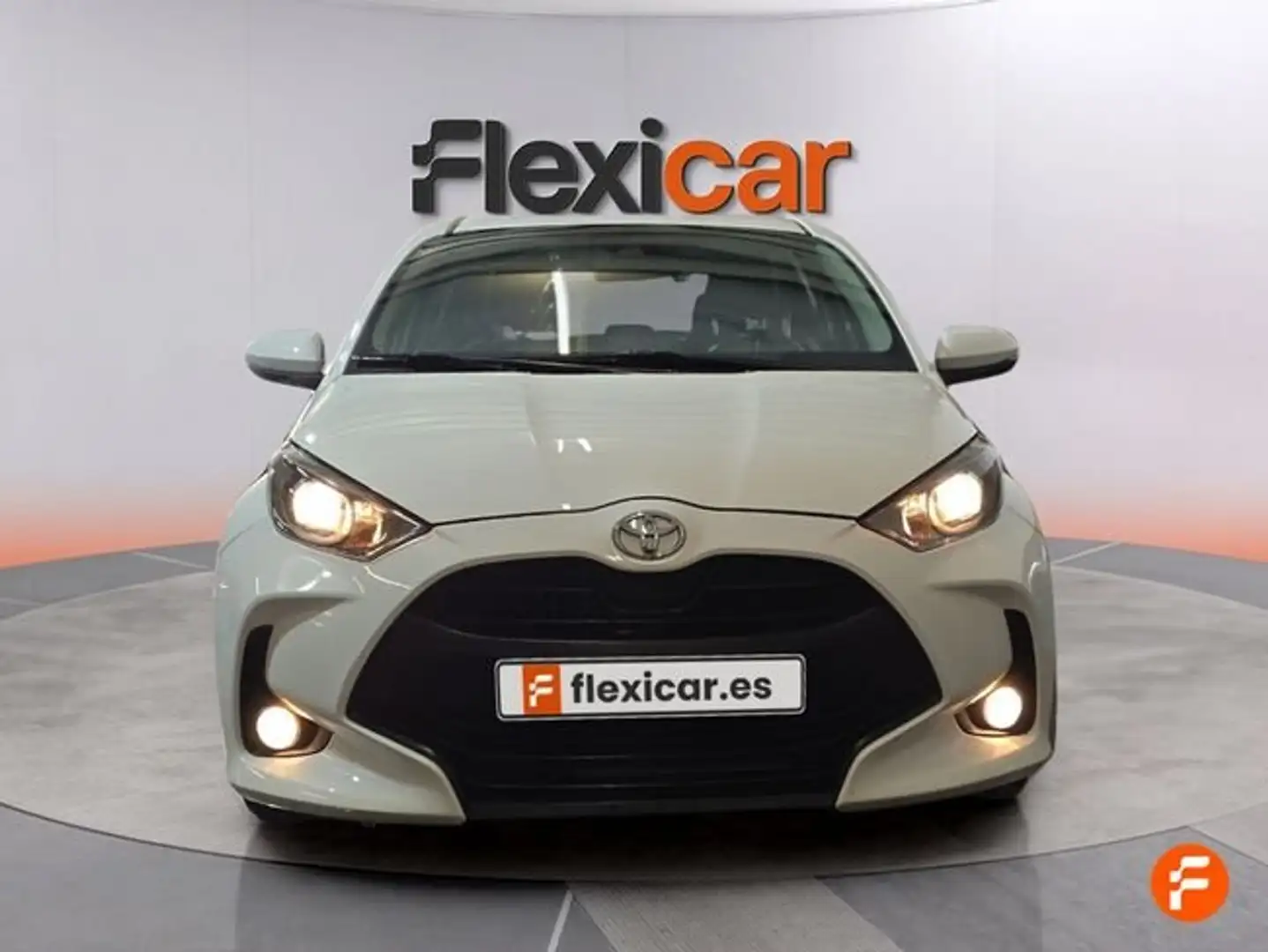 Toyota Yaris 120H 1.5 Active Tech Blanco - 2