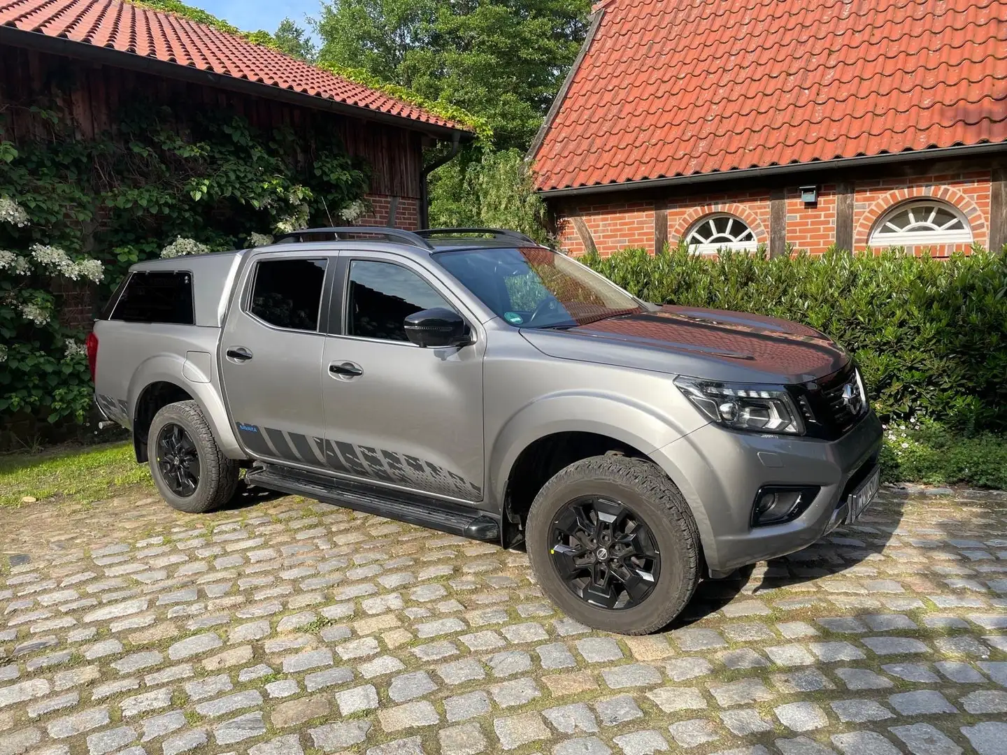 Nissan Navara Navara dCi 4WD DC 4x4 Autm. N-Guard Gris - 1