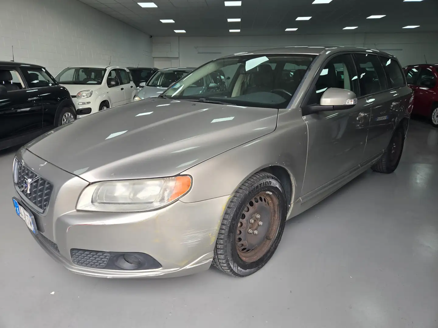 Volvo V70 V70 2.4 d5 Kinetic 185cv Grigio - 1