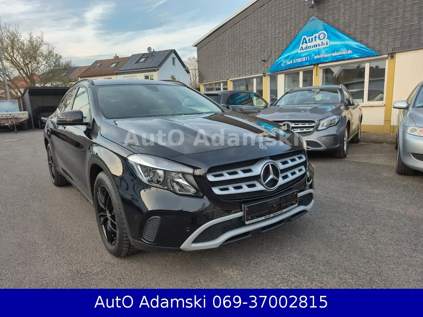 Mercedes-Benz GLA 180 7G-DCT 1.Hand 360° P-Assist SHZ 35tkm Schwarz - 1