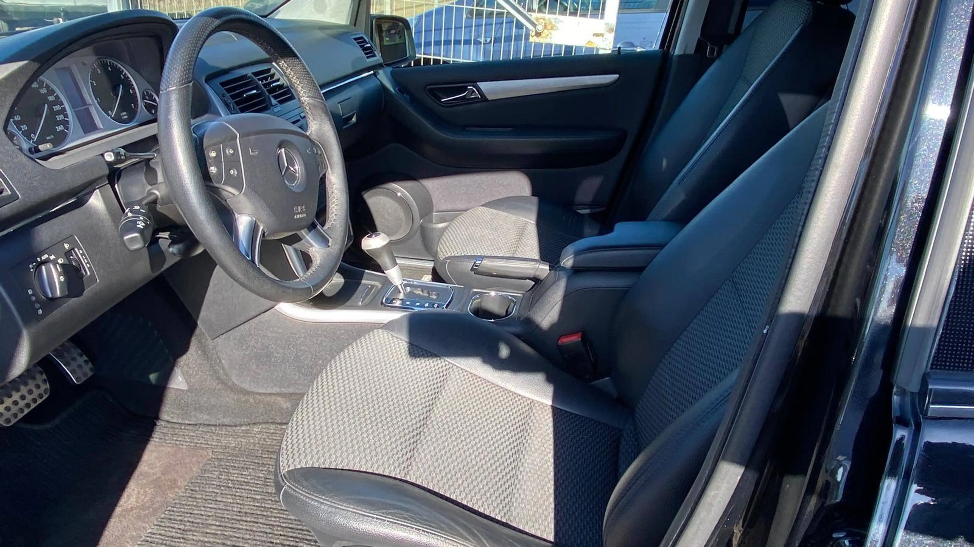 Mercedes-Benz B 200 B 200 Automatic, Klimaauto, AHK, Scheckheft — photo 11