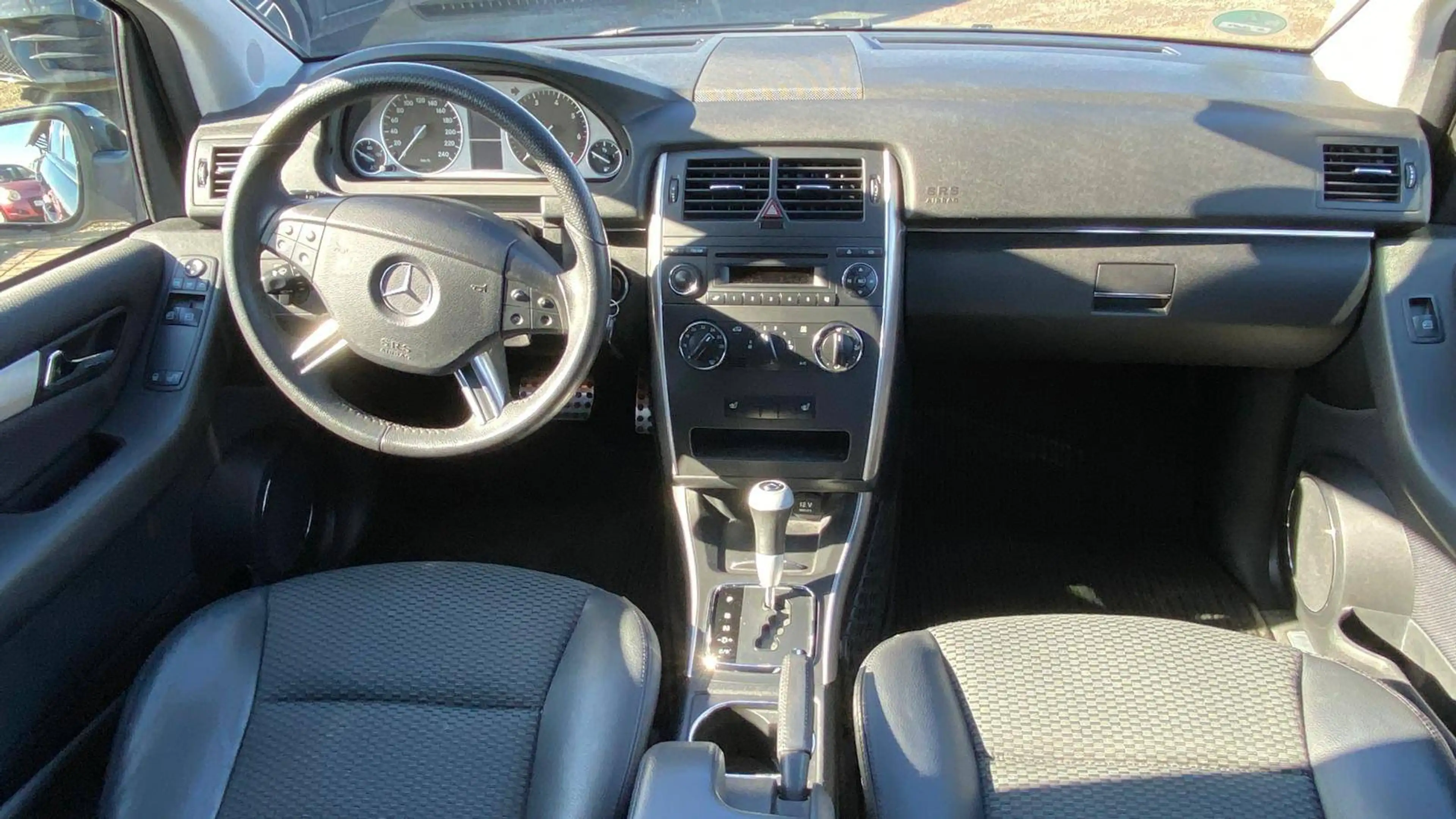 Mercedes-Benz B 200 B 200 Automatic, Klimaauto, AHK, Scheckheft — photo 9