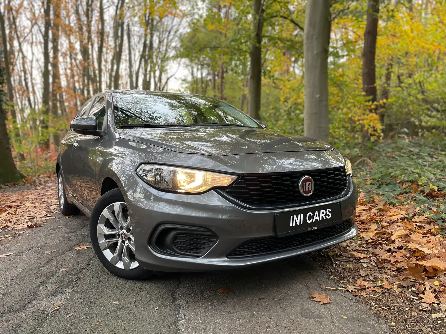 Fiat Tipo Tipo Kombi 1.4 16V Lounge Grijs - 1