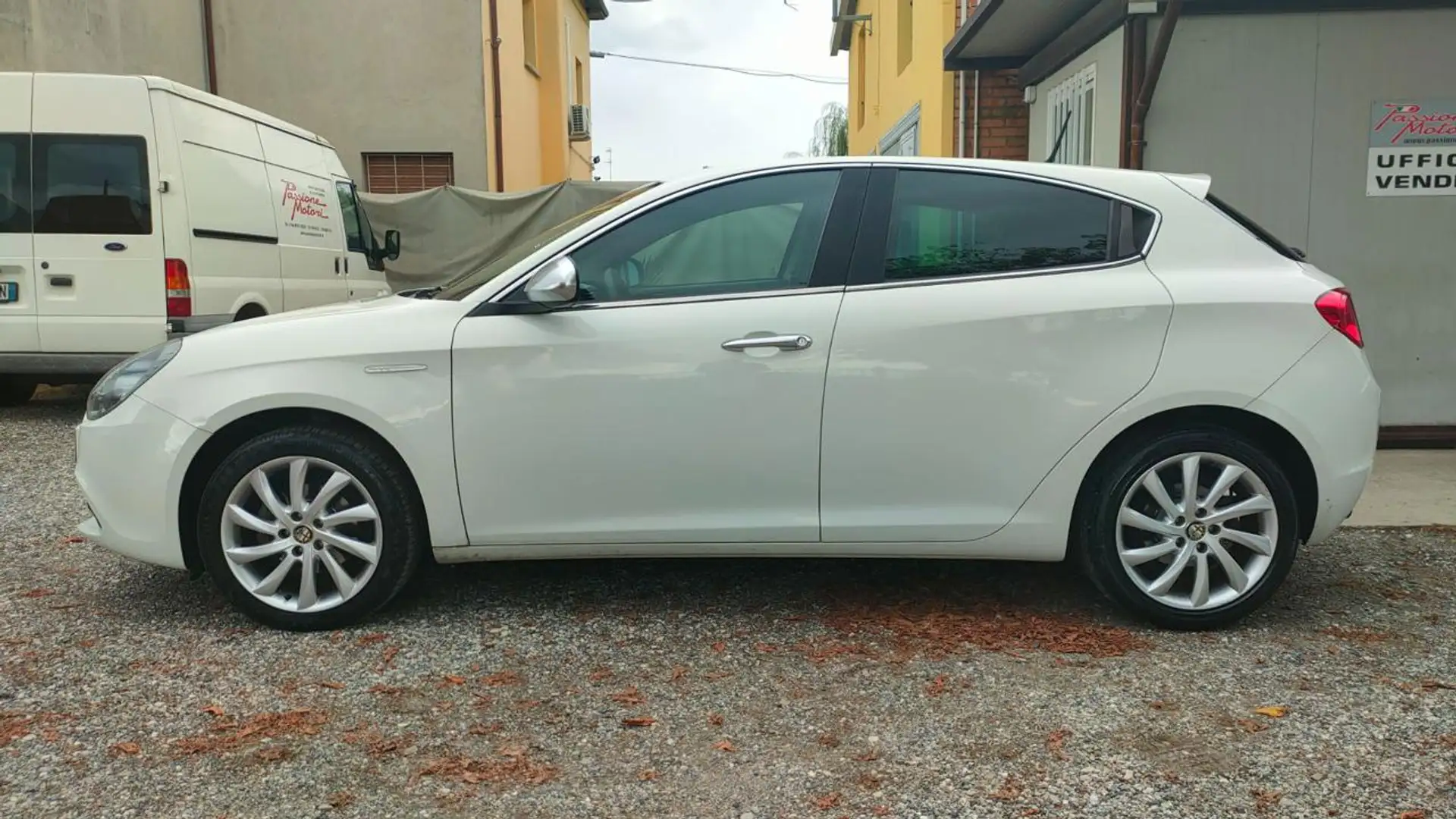 Alfa Romeo Giulietta 1.4 Turbo 120 CV Benzina Distinctive Wit - 2