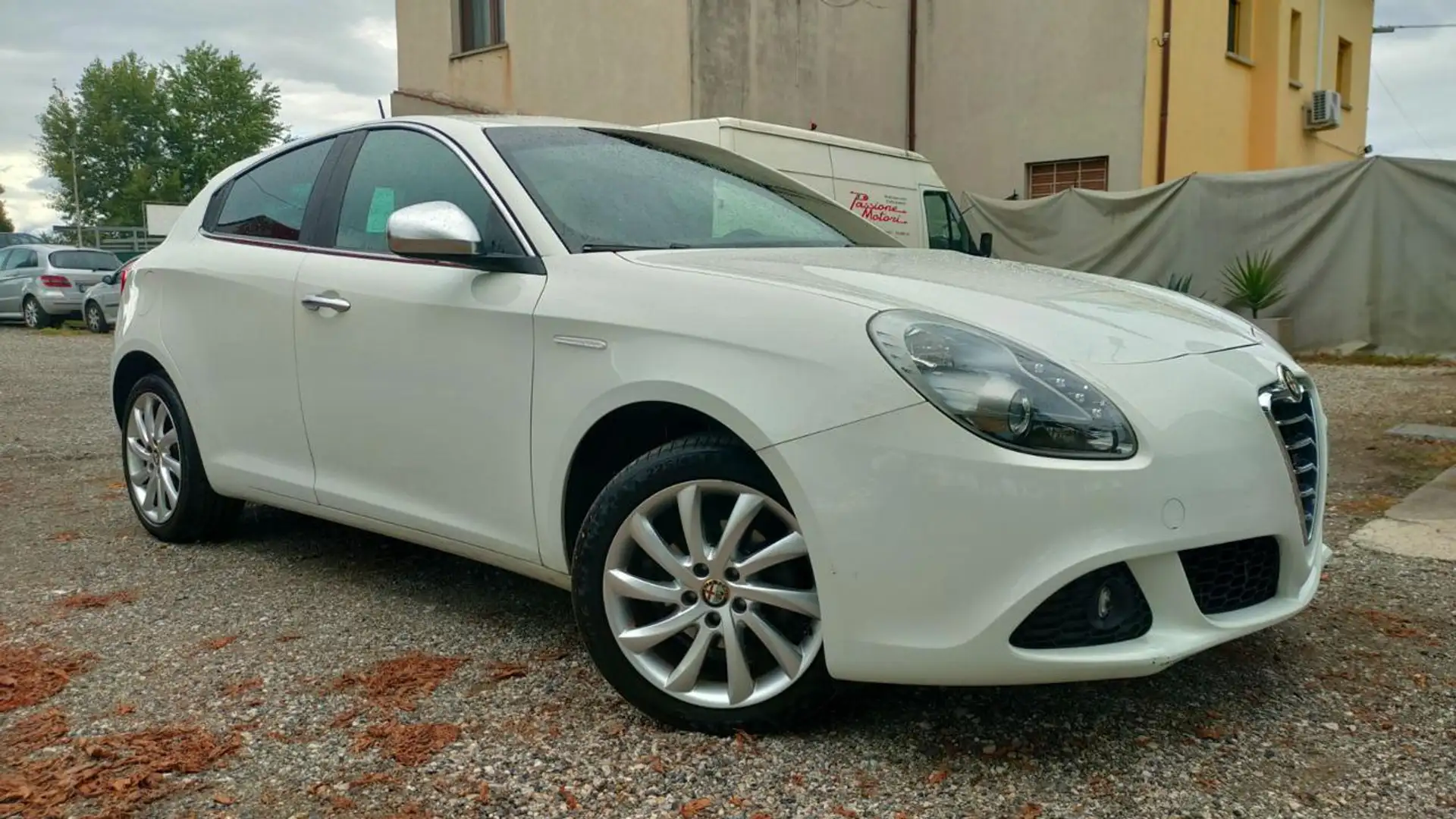 Alfa Romeo Giulietta 1.4 Turbo 120 CV Benzina Distinctive Wit - 1