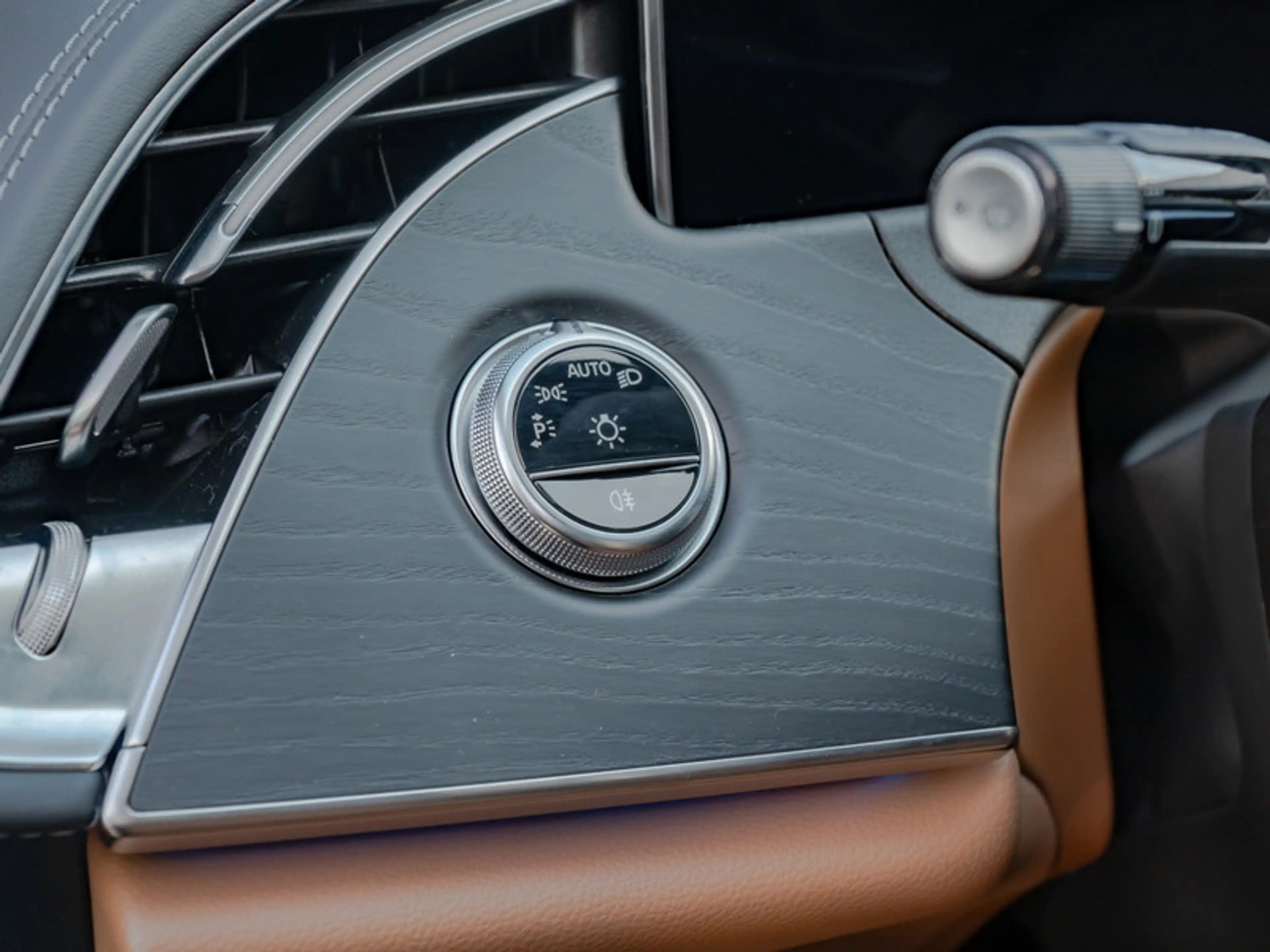 Mercedes-Benz E 200 AMG-Sport/DIGITAL/Pano/Burm/Night/Distr/20 — photo 13