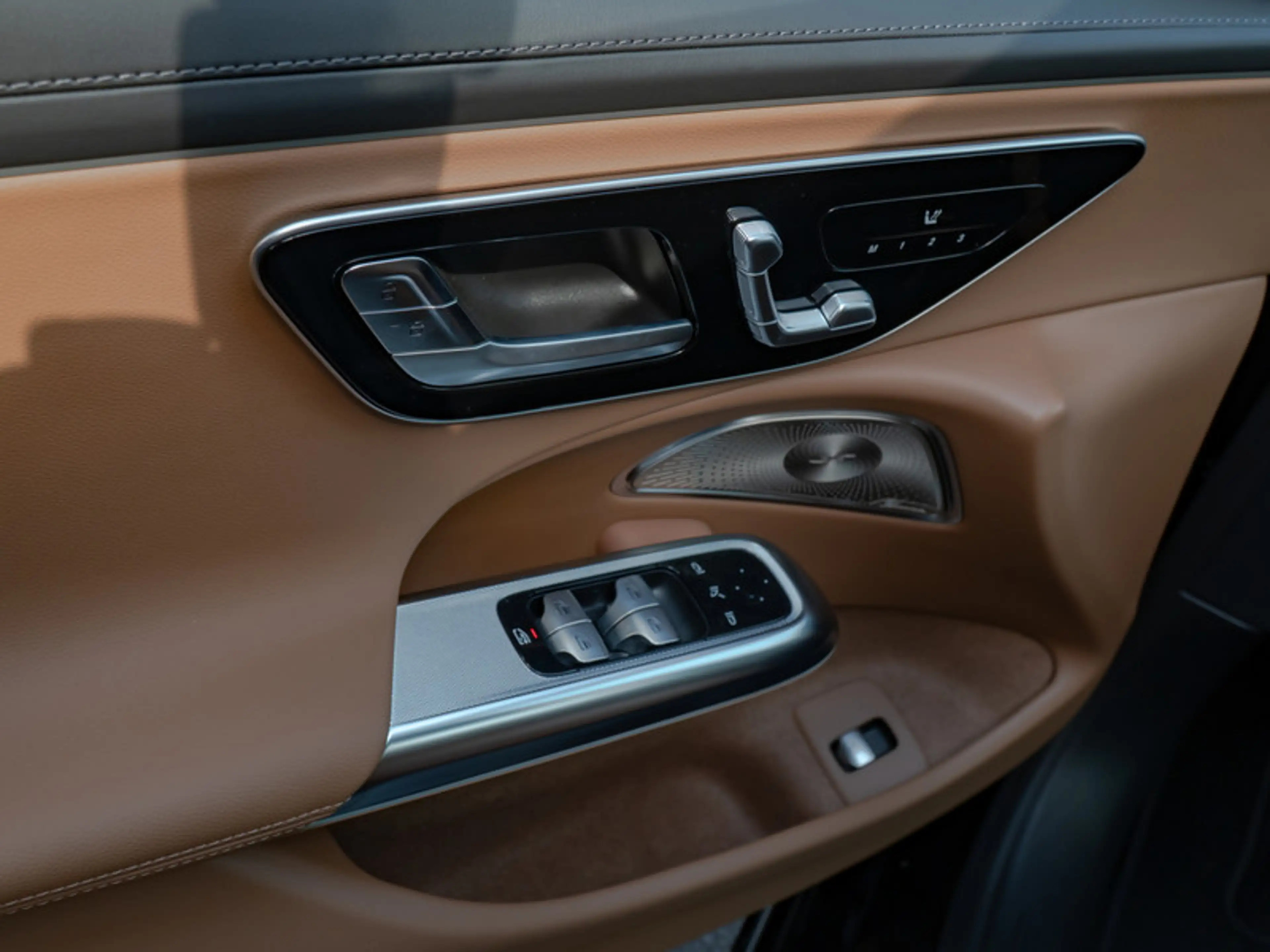 Mercedes-Benz E 200 AMG-Sport/DIGITAL/Pano/Burm/Night/Distr/20 — photo 11