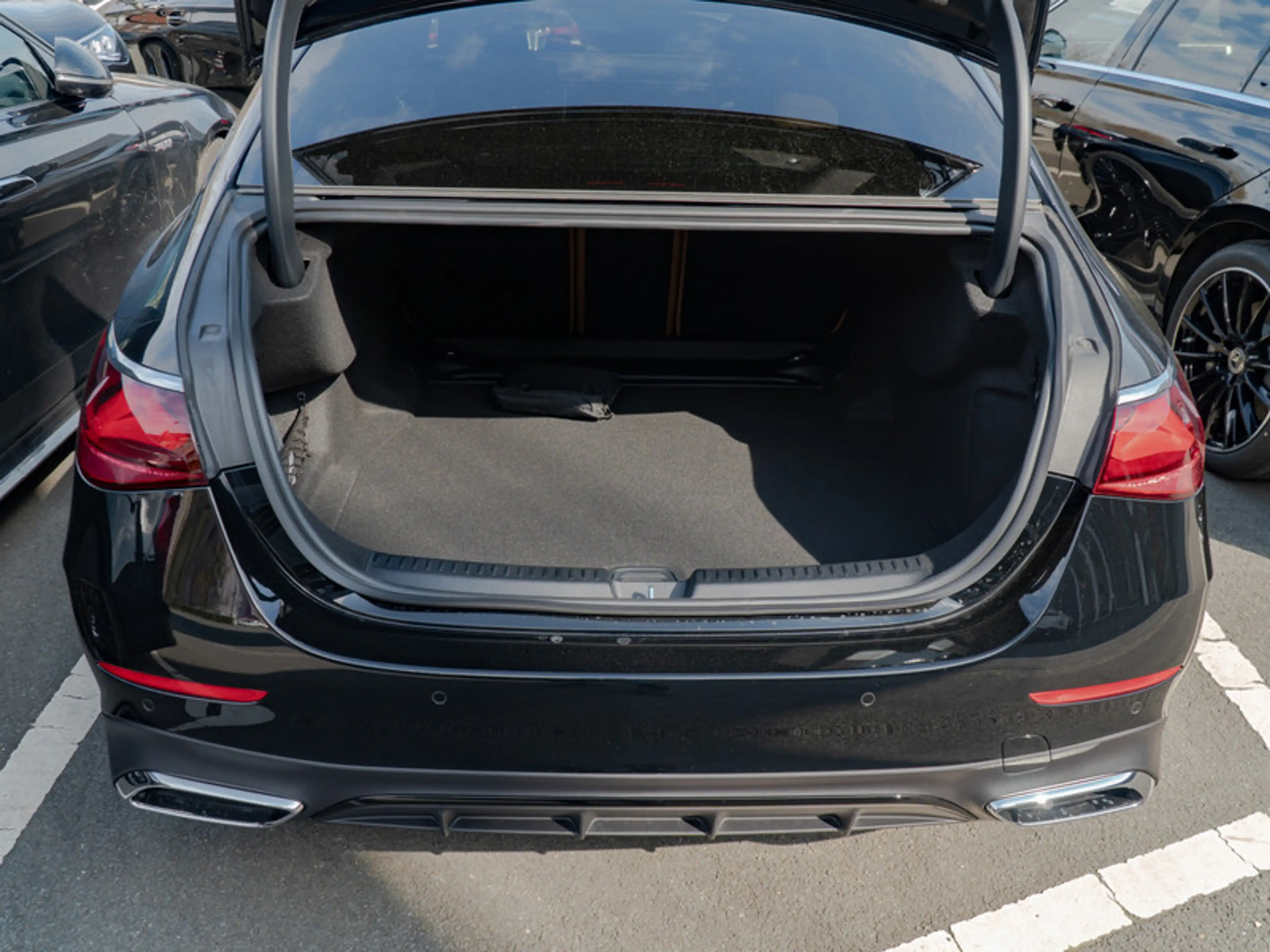 Mercedes-Benz E 200 AMG-Sport/DIGITAL/Pano/Burm/Night/Distr/20 — photo 7