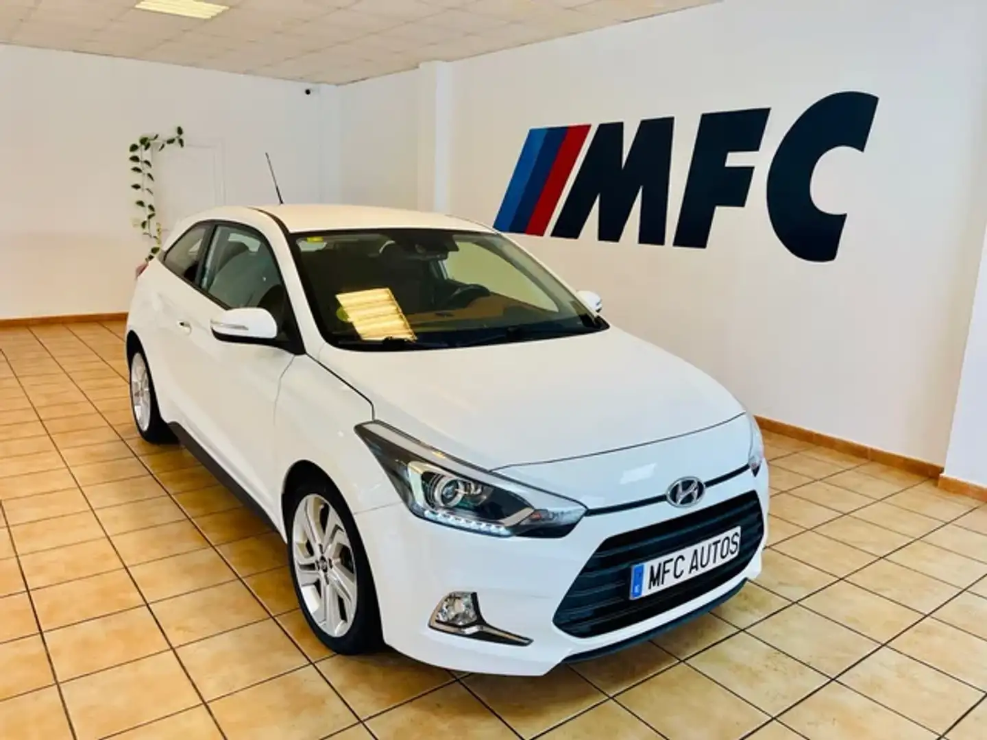 Hyundai i20 1.4CRDI Go Blanc - 1