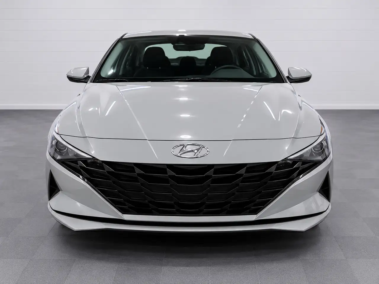 Hyundai ELANTRA photo Hyundai ELANTRA