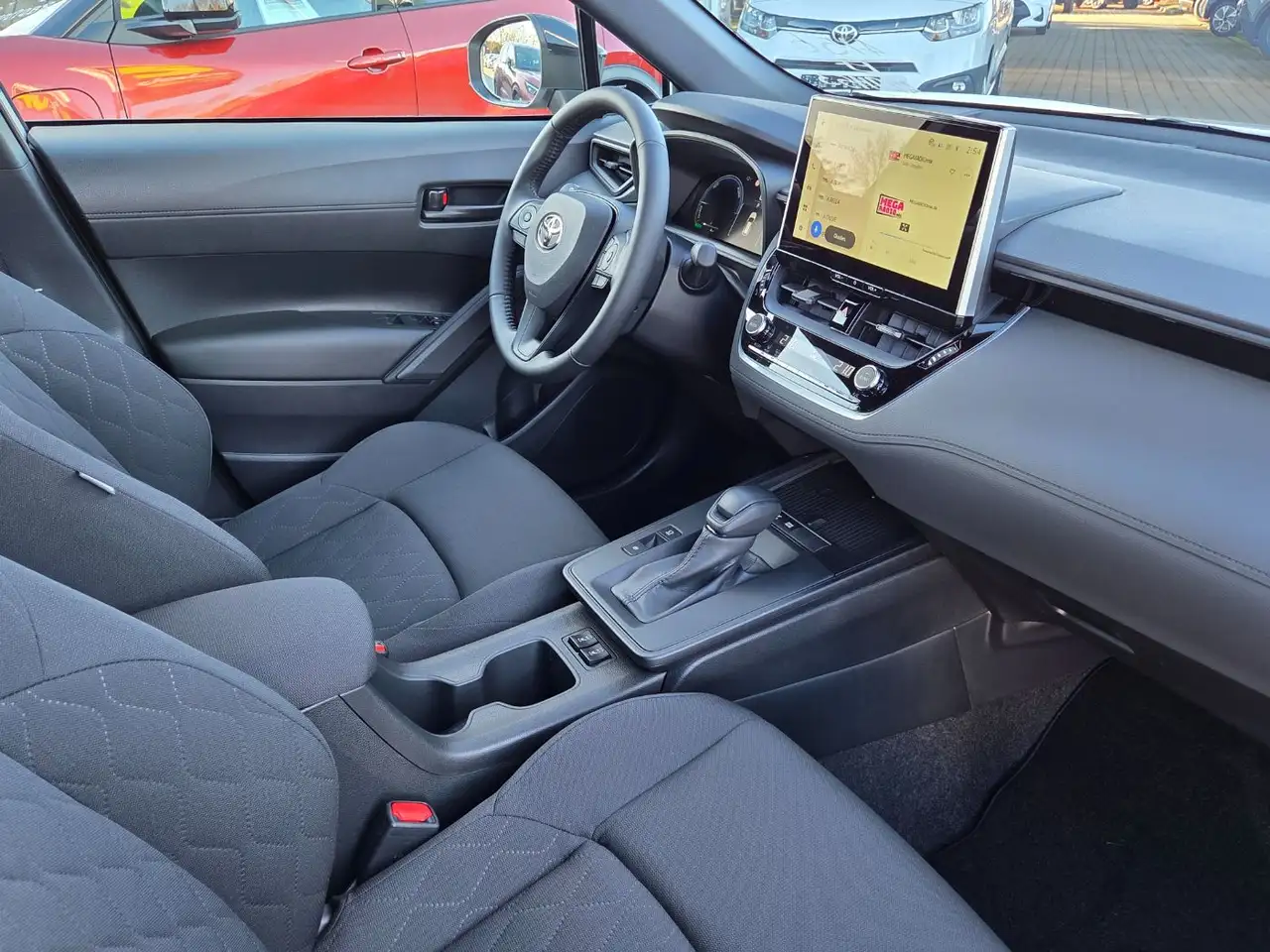 Toyota Corolla Cross 1,8 Hybrid Comfort 11