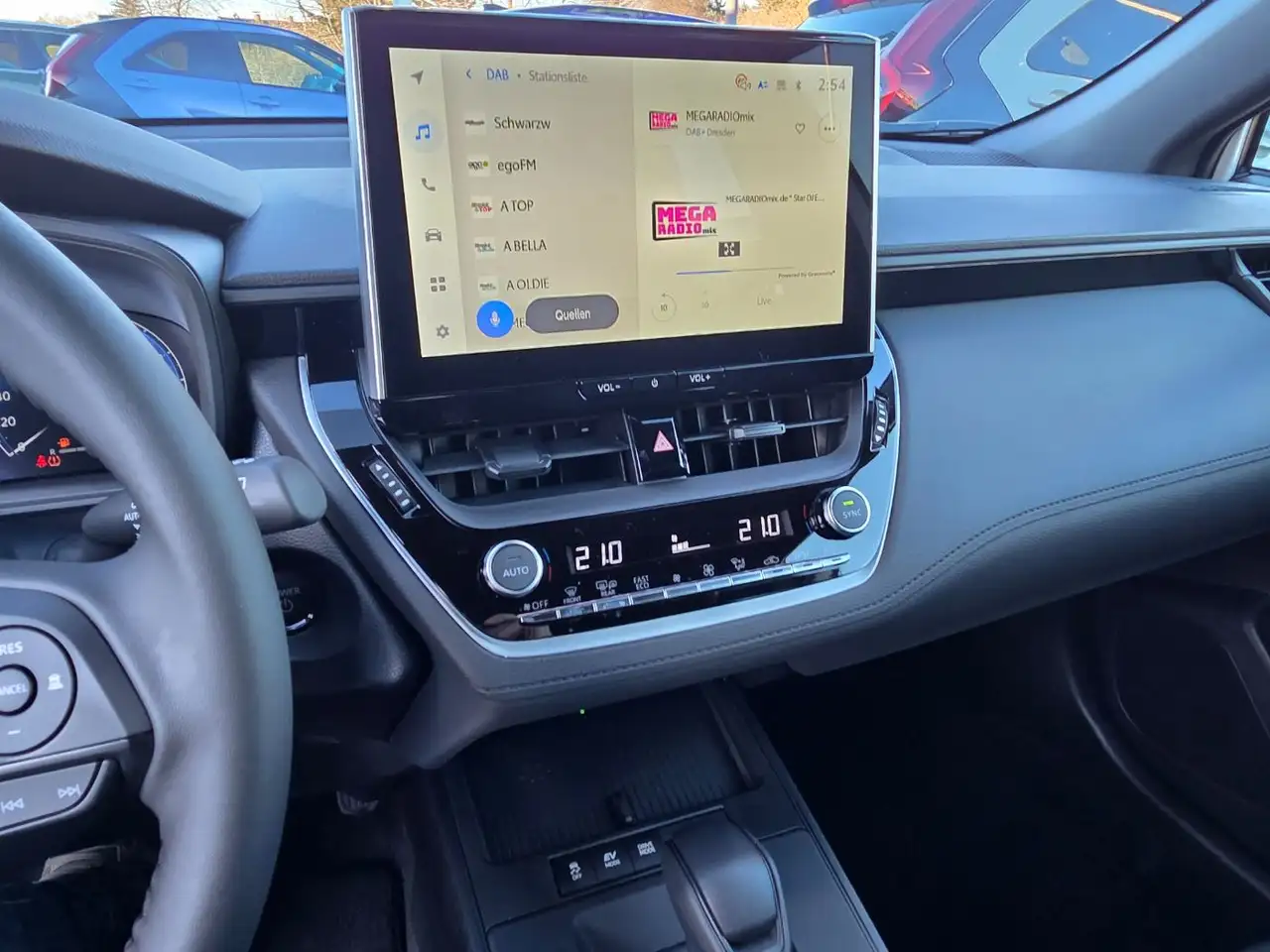 Toyota Corolla Cross 1,8 Hybrid Comfort 14