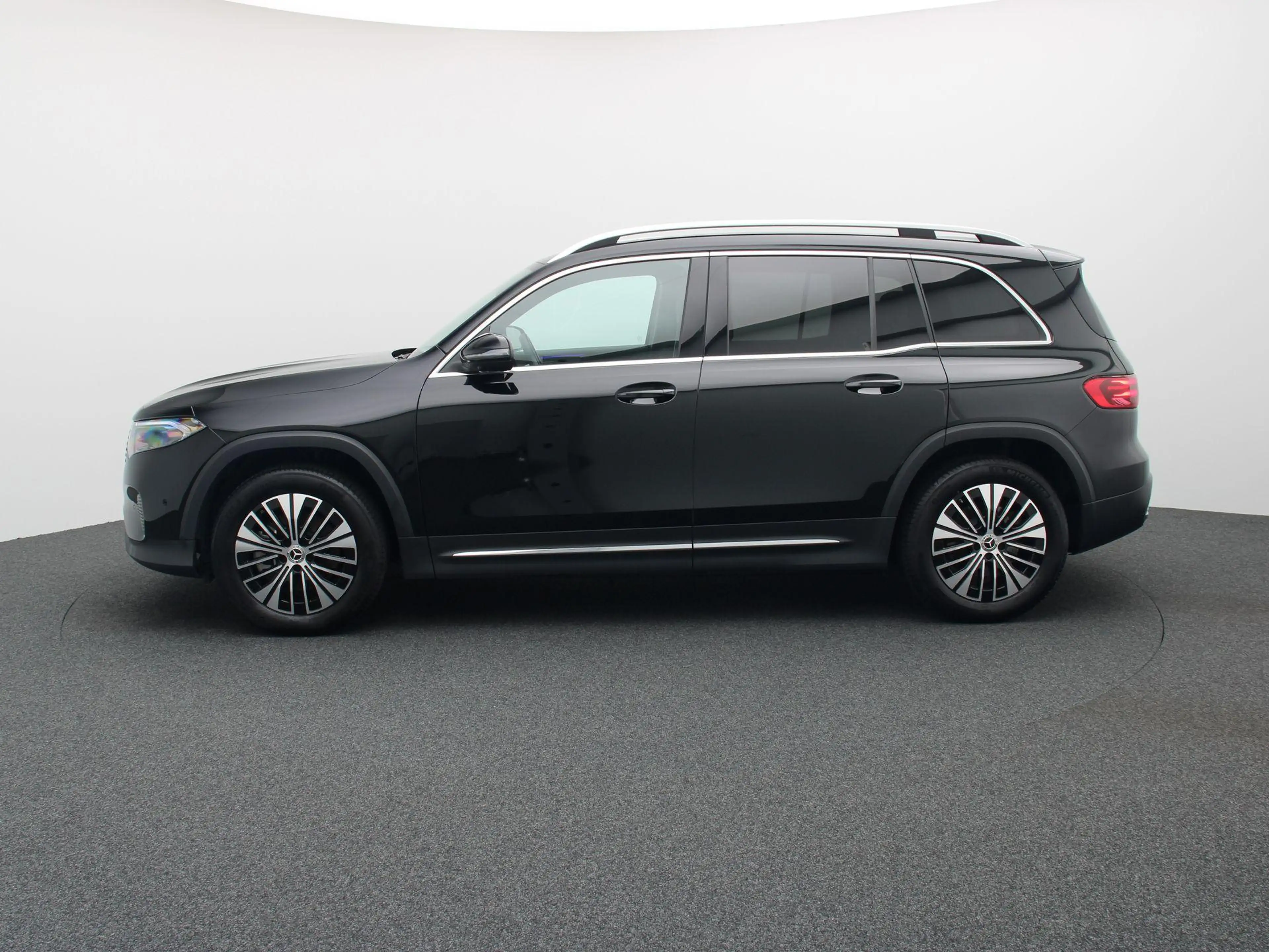 Mercedes-Benz EQB 250 250+ Business Line — photo 4