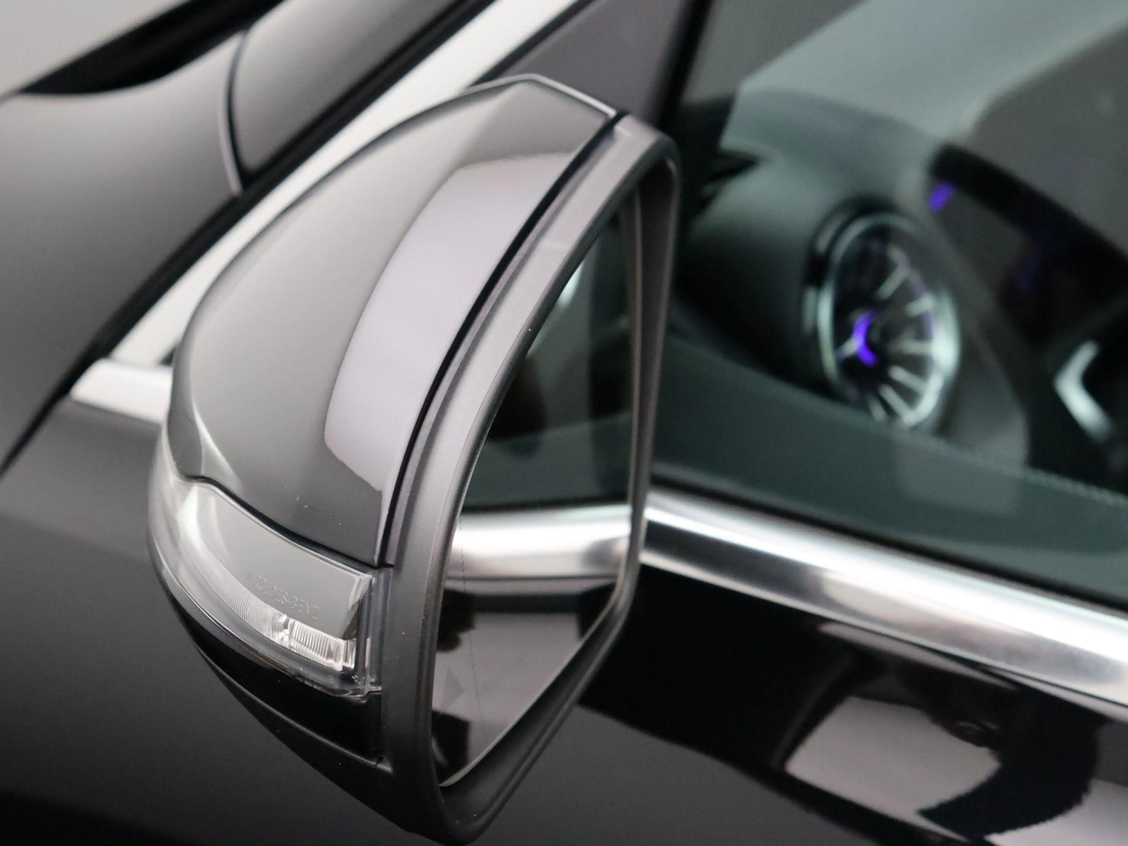 Mercedes-Benz EQB 250 250+ Business Line — photo 8