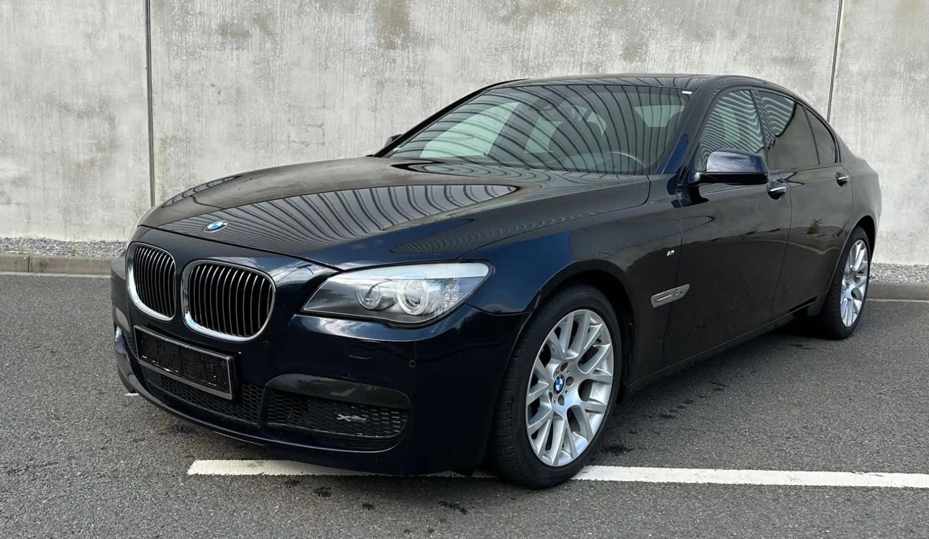 BMW 740 Baureihe 7 740d xDrive M-Packet crna - 1
