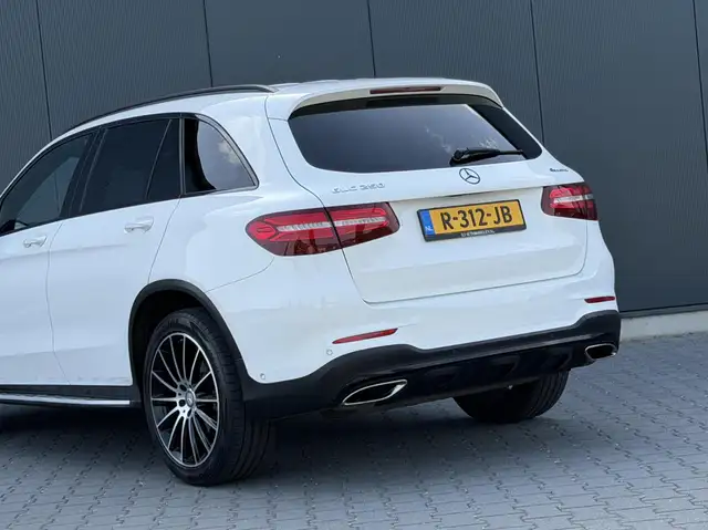 Mercedes-Benz GLC view 13
