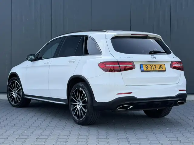 Mercedes-Benz GLC view 3