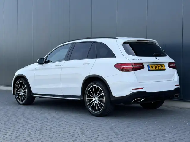 Mercedes-Benz GLC view 11