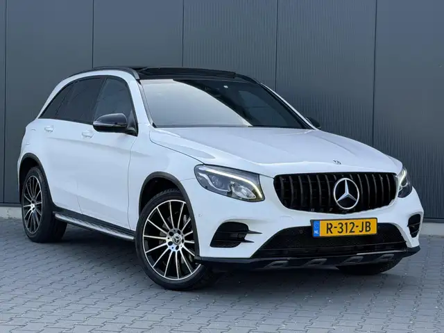 Mercedes-Benz GLC view 2