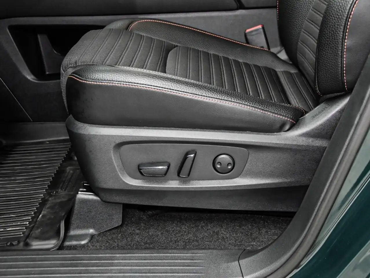 Nissan Pathfinder снимка Nissan Pathfinder