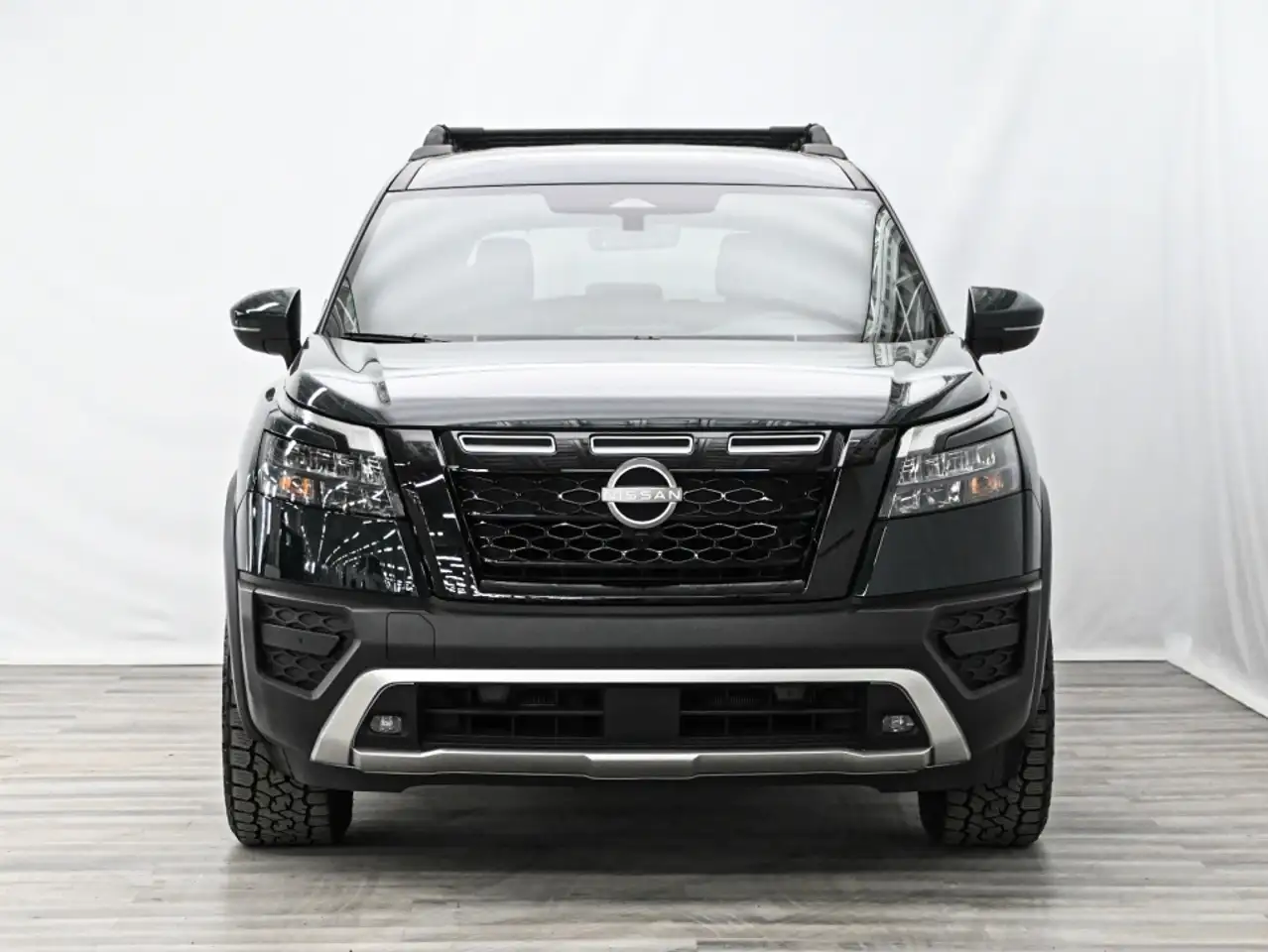 Nissan Pathfinder снимка Nissan Pathfinder