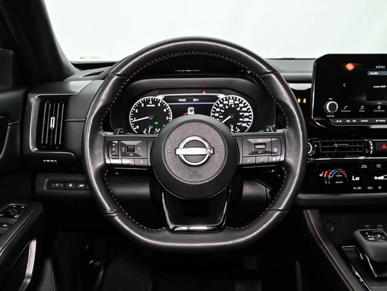 Nissan Pathfinder снимка Nissan Pathfinder