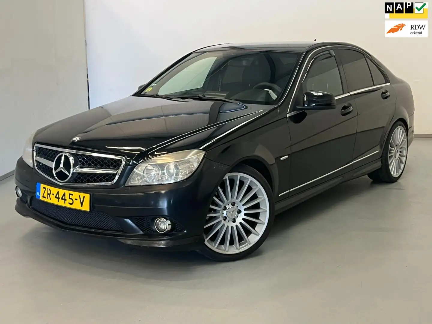 Mercedes-Benz C 200 K / AMG / 19" LM / Meeneemprijs Zwart - 1