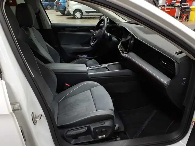 Volkswagen Passat view 8