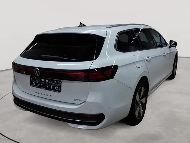 Volkswagen Passat view 4