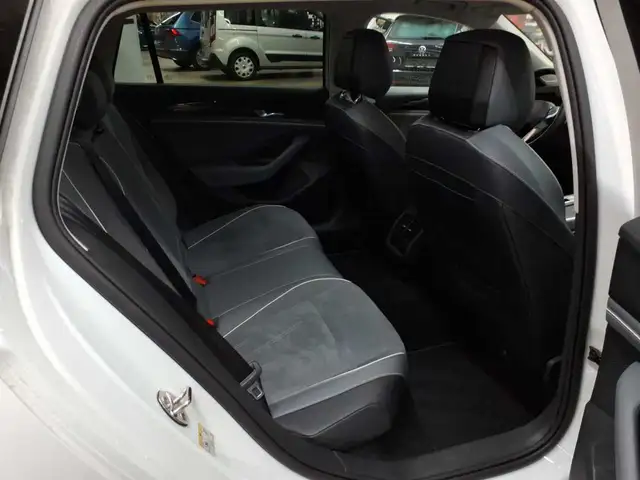 Volkswagen Passat view 14