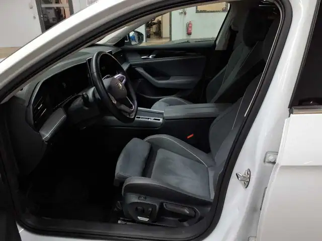 Volkswagen Passat view 7