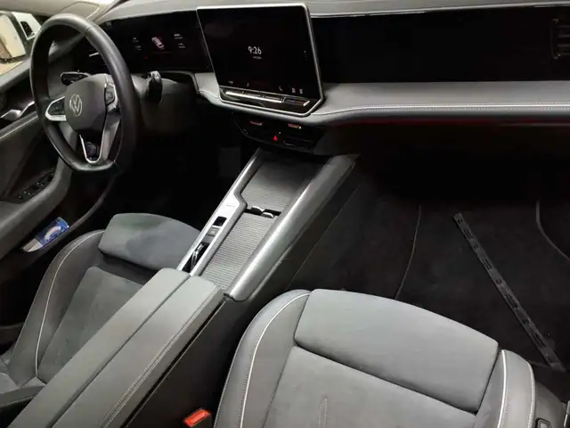 Volkswagen Passat view 9