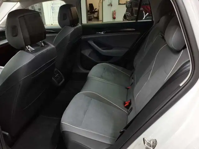 Volkswagen Passat view 13