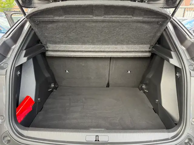 Peugeot 2008 view 17