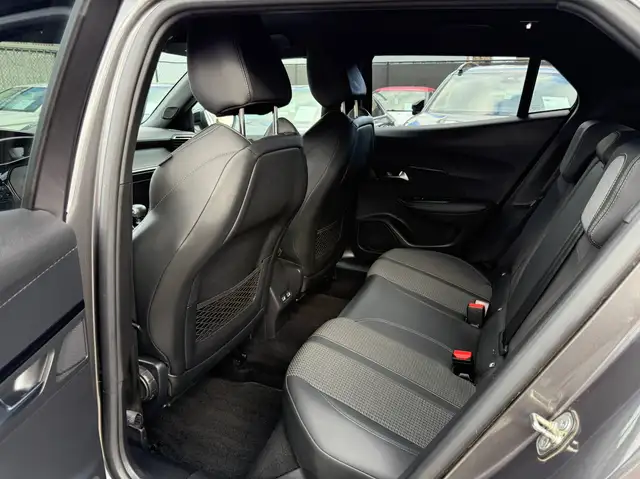 Peugeot 2008 view 16