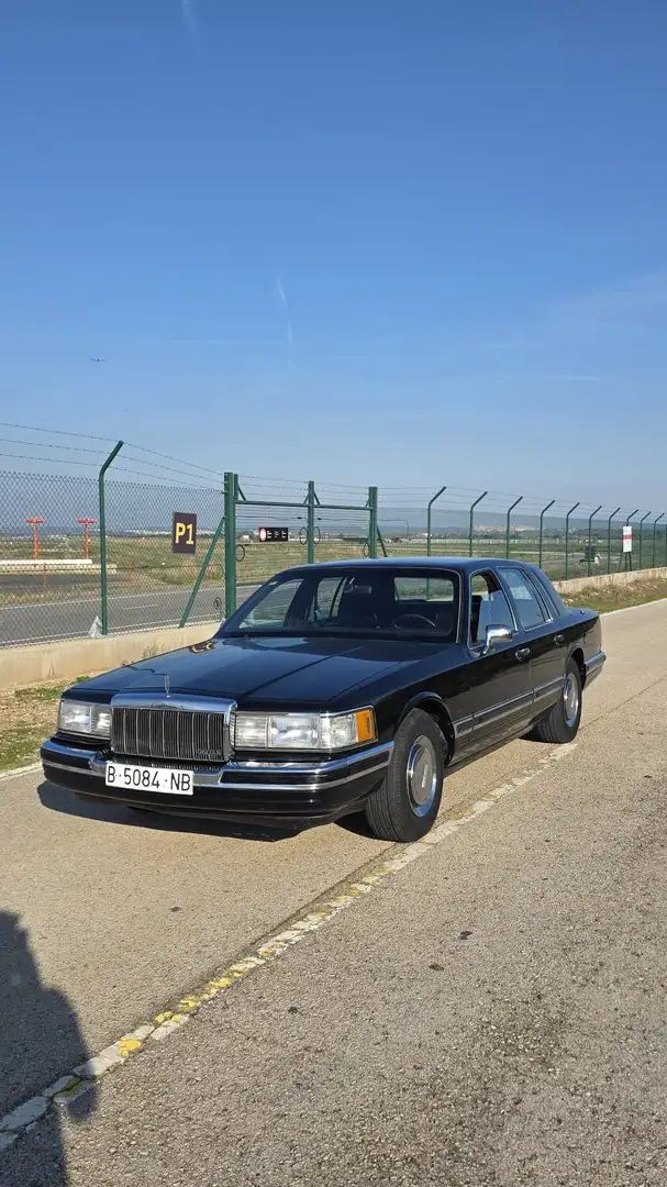 Lincoln Town Car - 1