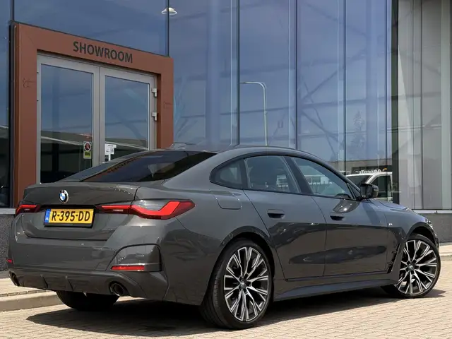BMW 4 Series view 11