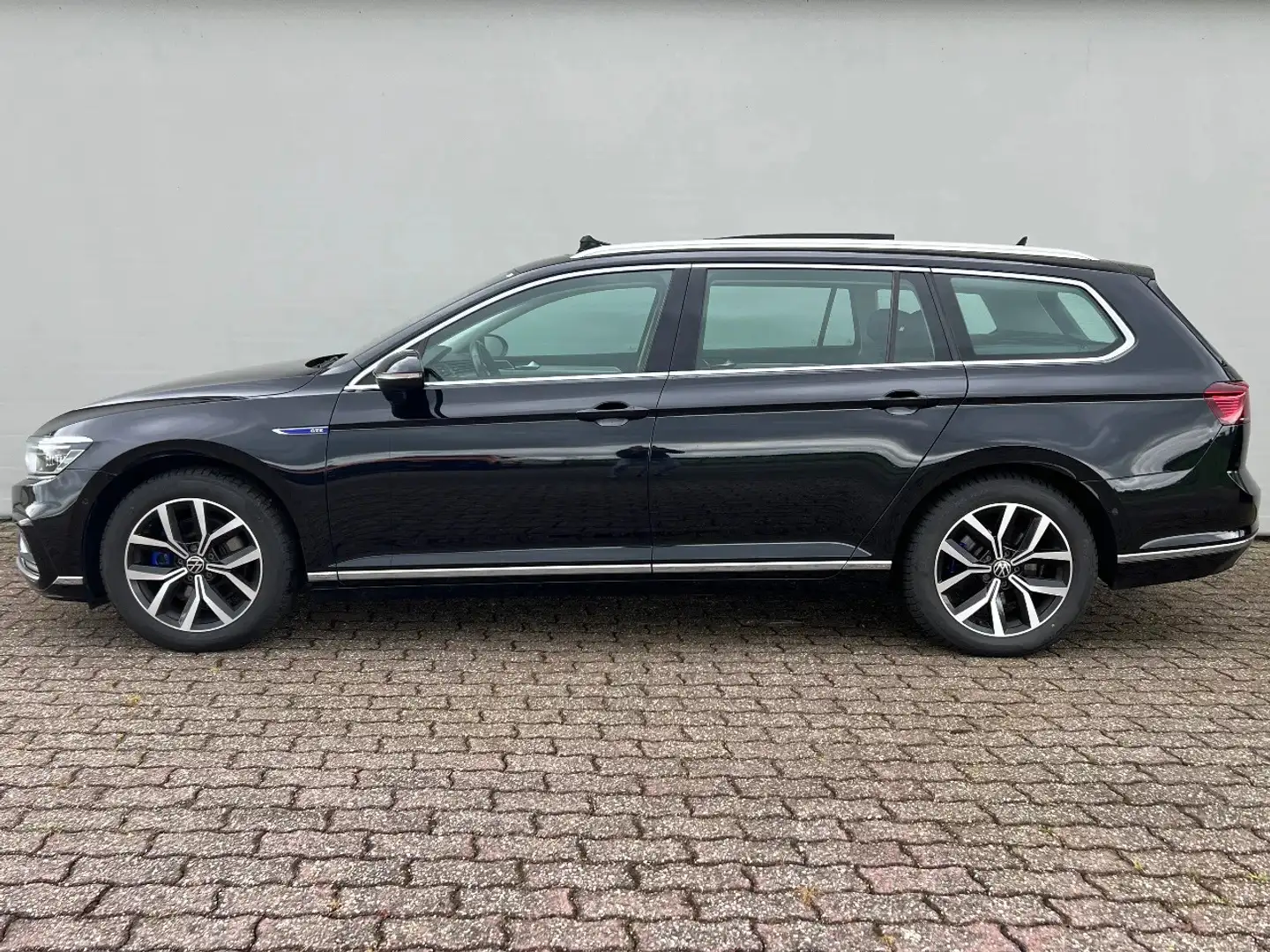 Volkswagen Passat Variant 1.4 PHEV GTE Highline, Panoramadak, Adap. Cruise Zwart - 2