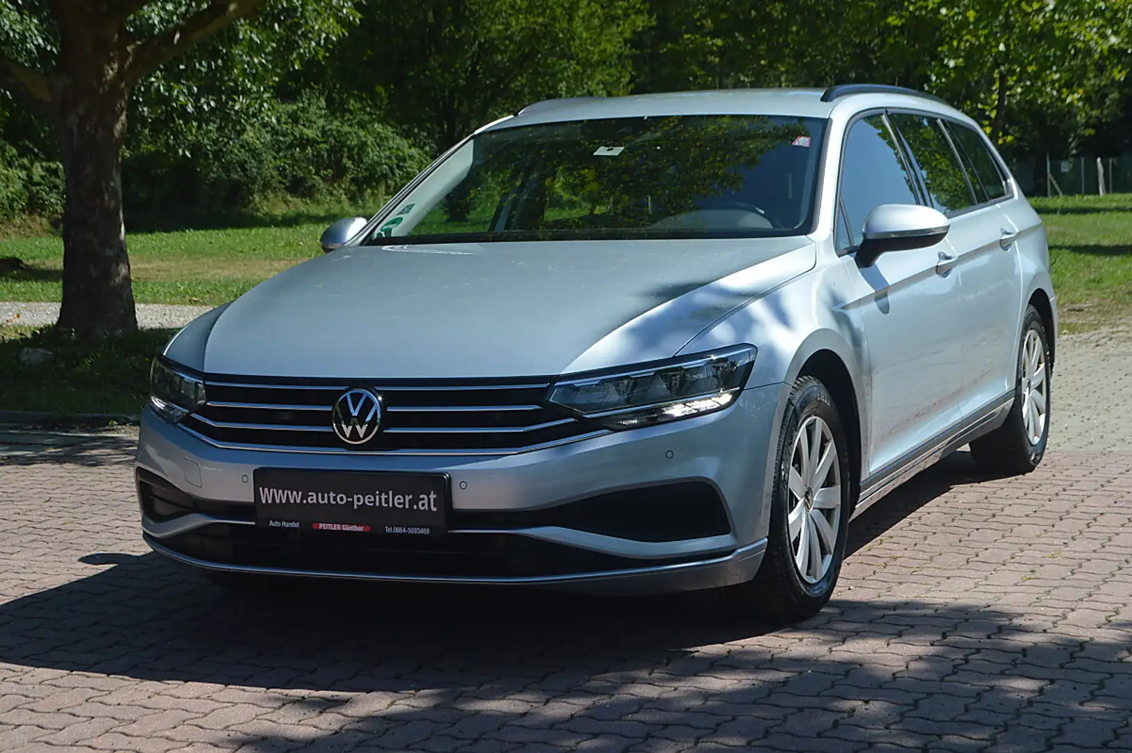 Volkswagen Passat Variant 2,0 SCR TDI Silber - 2