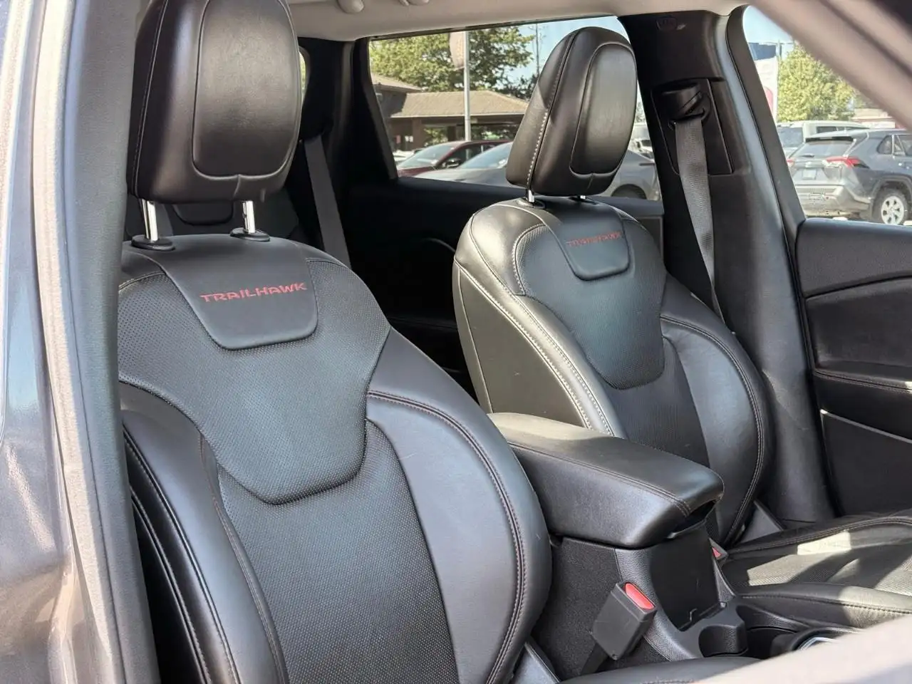 Jeep Cherokee снимка Jeep Cherokee