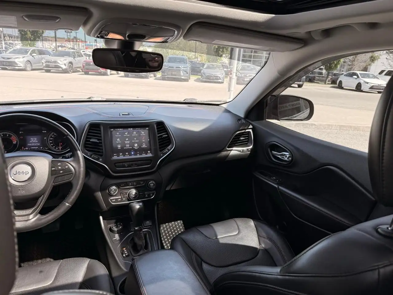 Jeep Cherokee снимка Jeep Cherokee