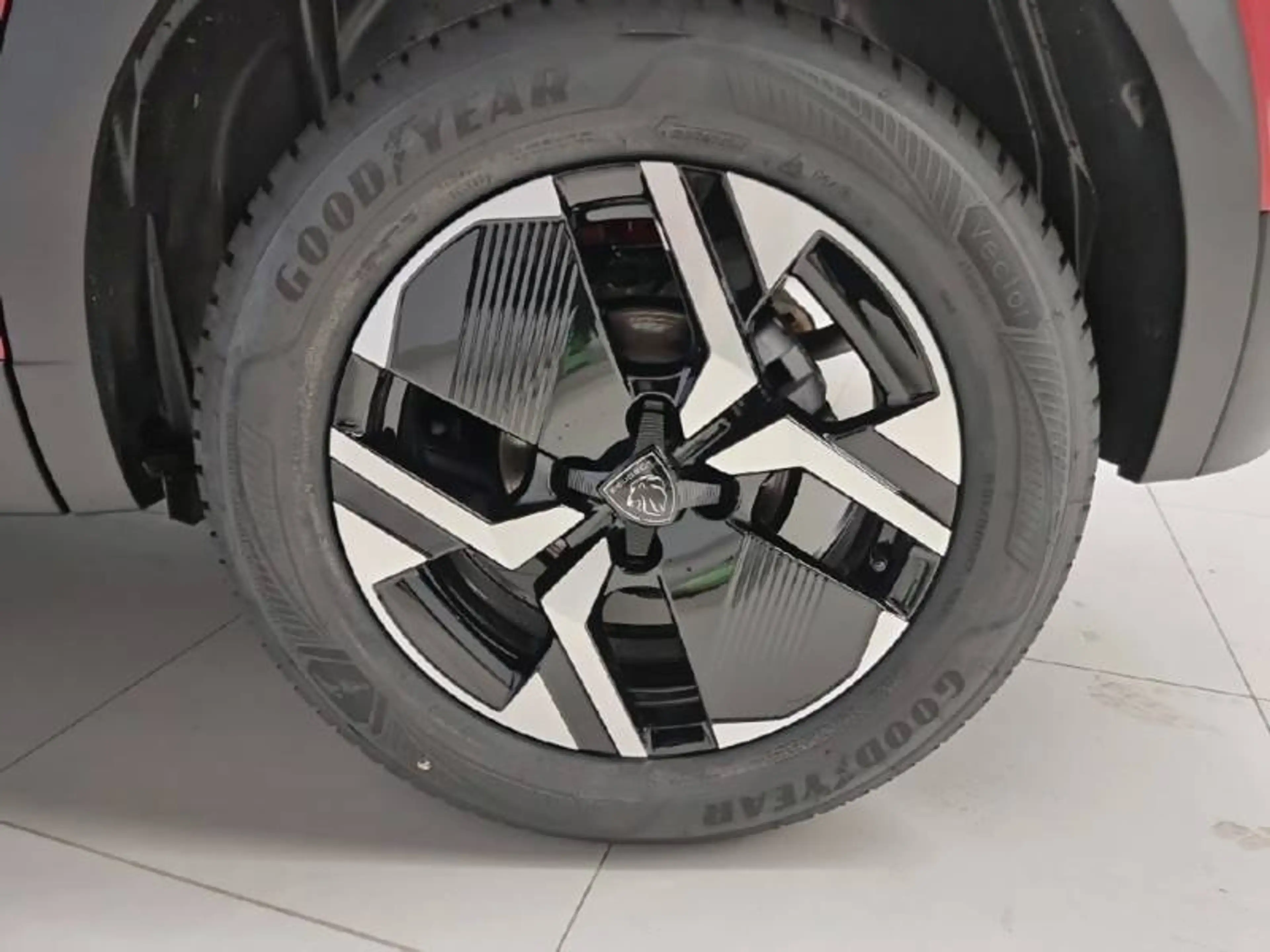 Peugeot 2008 2 1.2 HYBRID 136 e-DSC6 Allure — photo 11