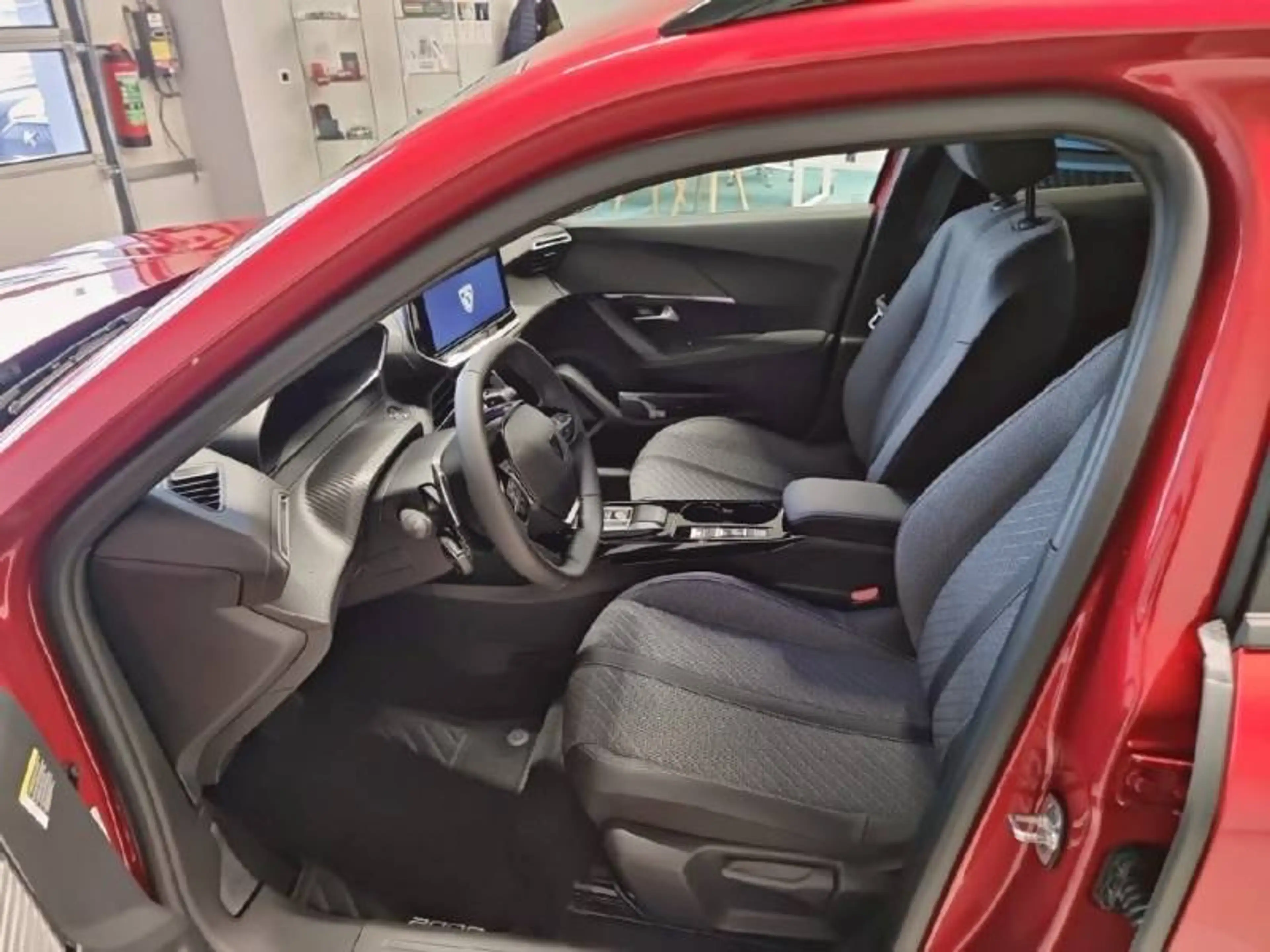 Peugeot 2008 2 1.2 HYBRID 136 e-DSC6 Allure — photo 9