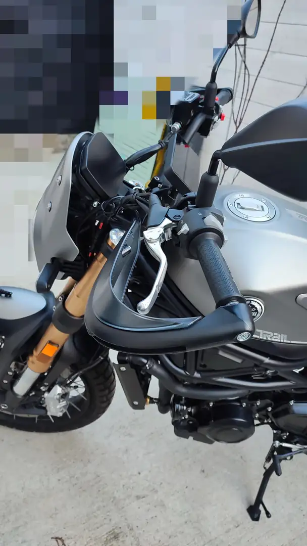 Benelli Leoncino 800 Trail Šedá - 1