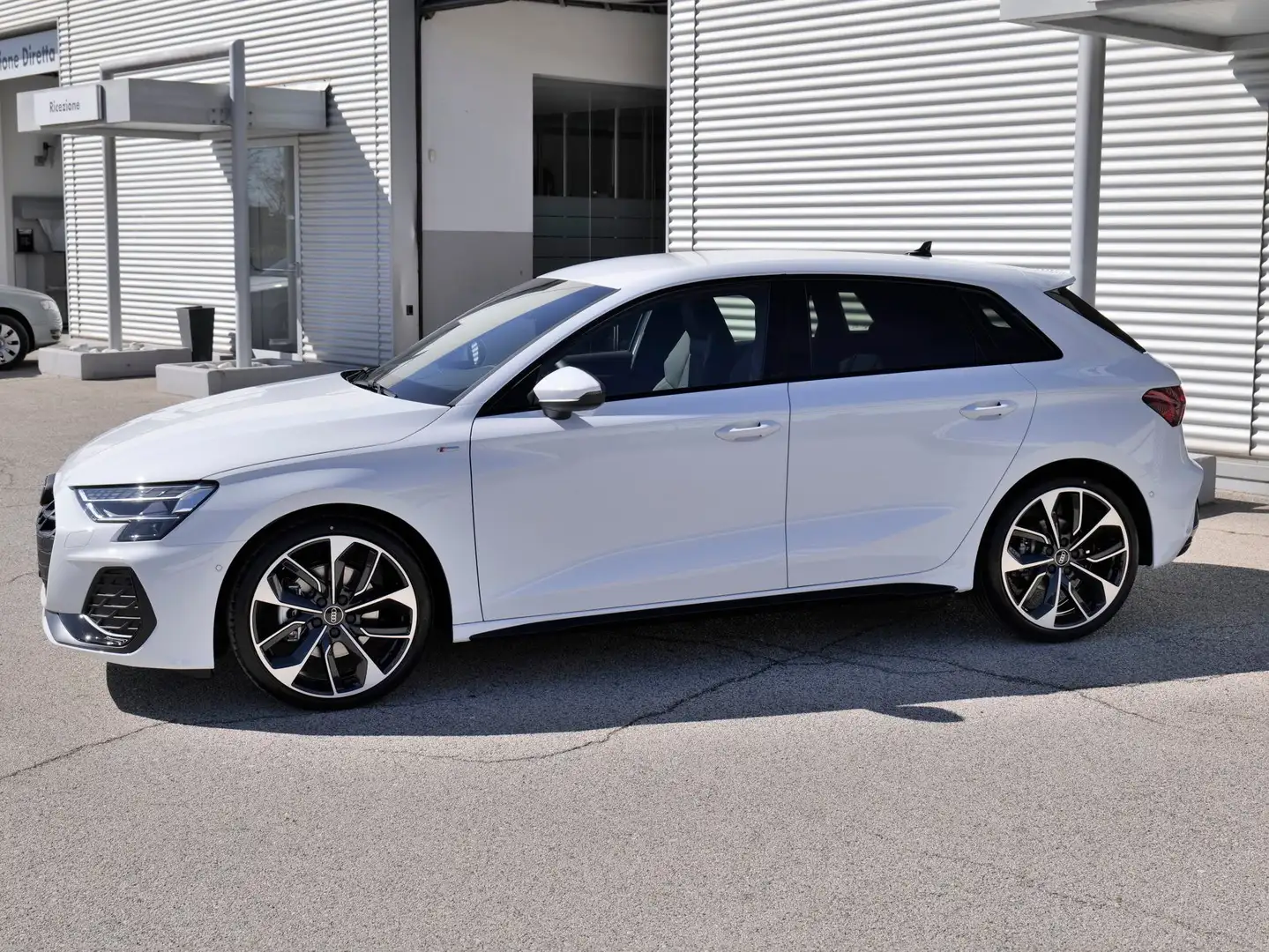 Audi A3 Sportback 2.0 (35) Tdi 150cv S-tr. S-line edition Bianco - 2
