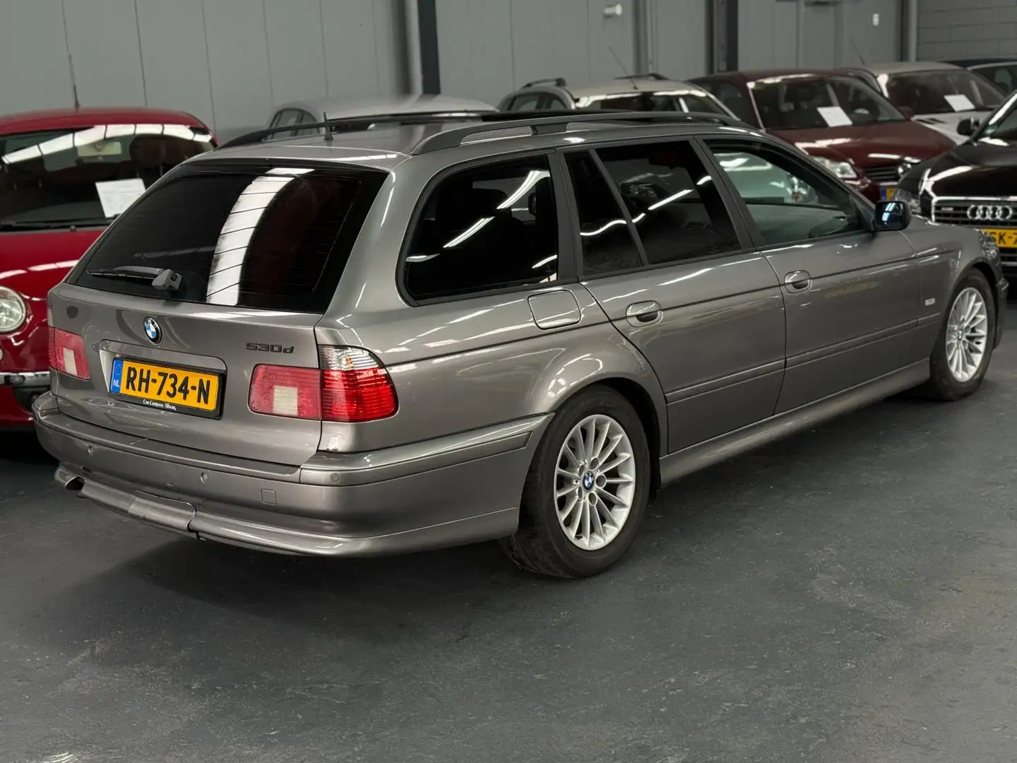 BMW 530 5-serie Touring 530d Lifestyle Edition Automaat AP Szürke - 2