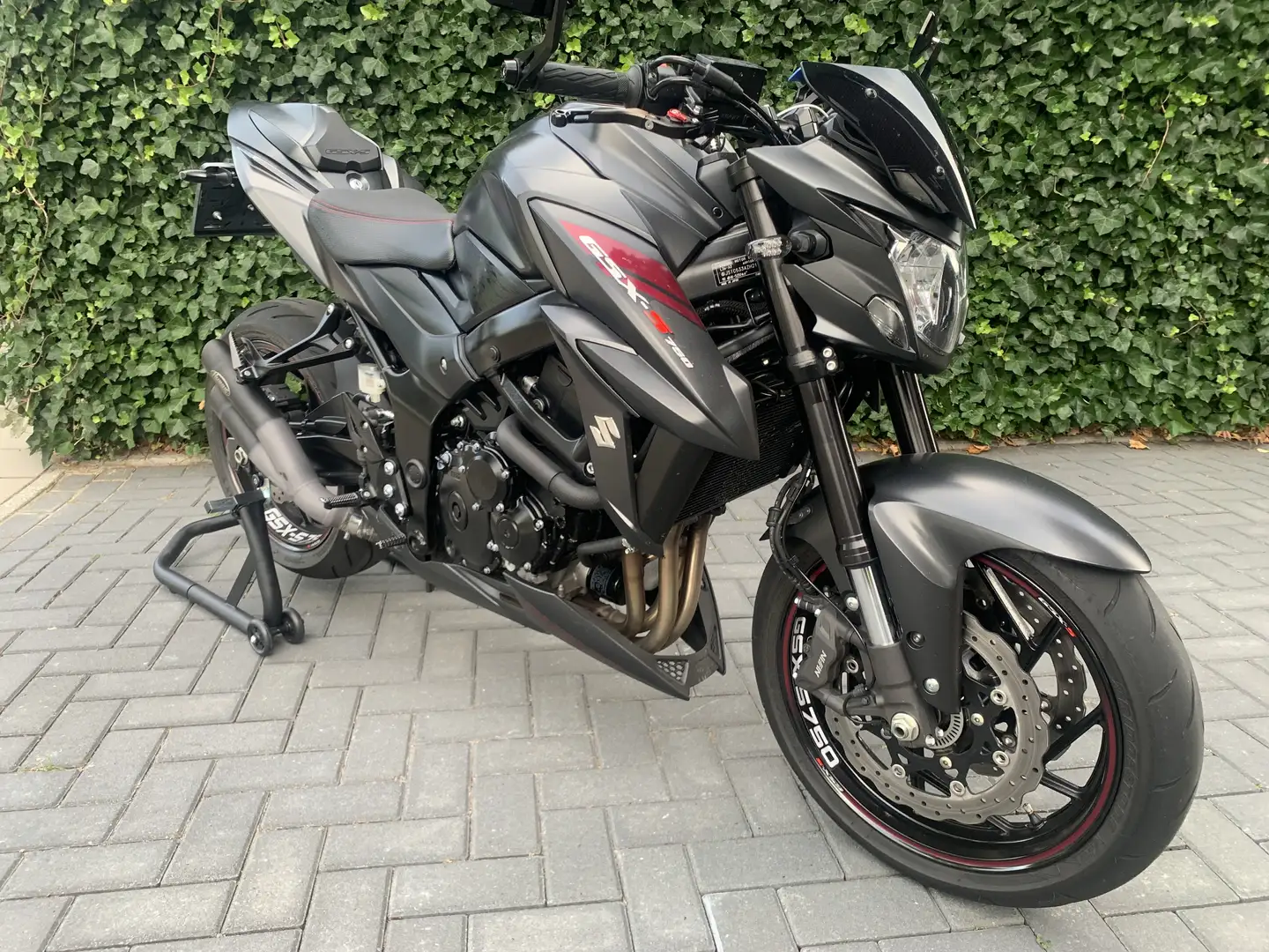 Suzuki GSX-S 750 GSX-S750 - 1