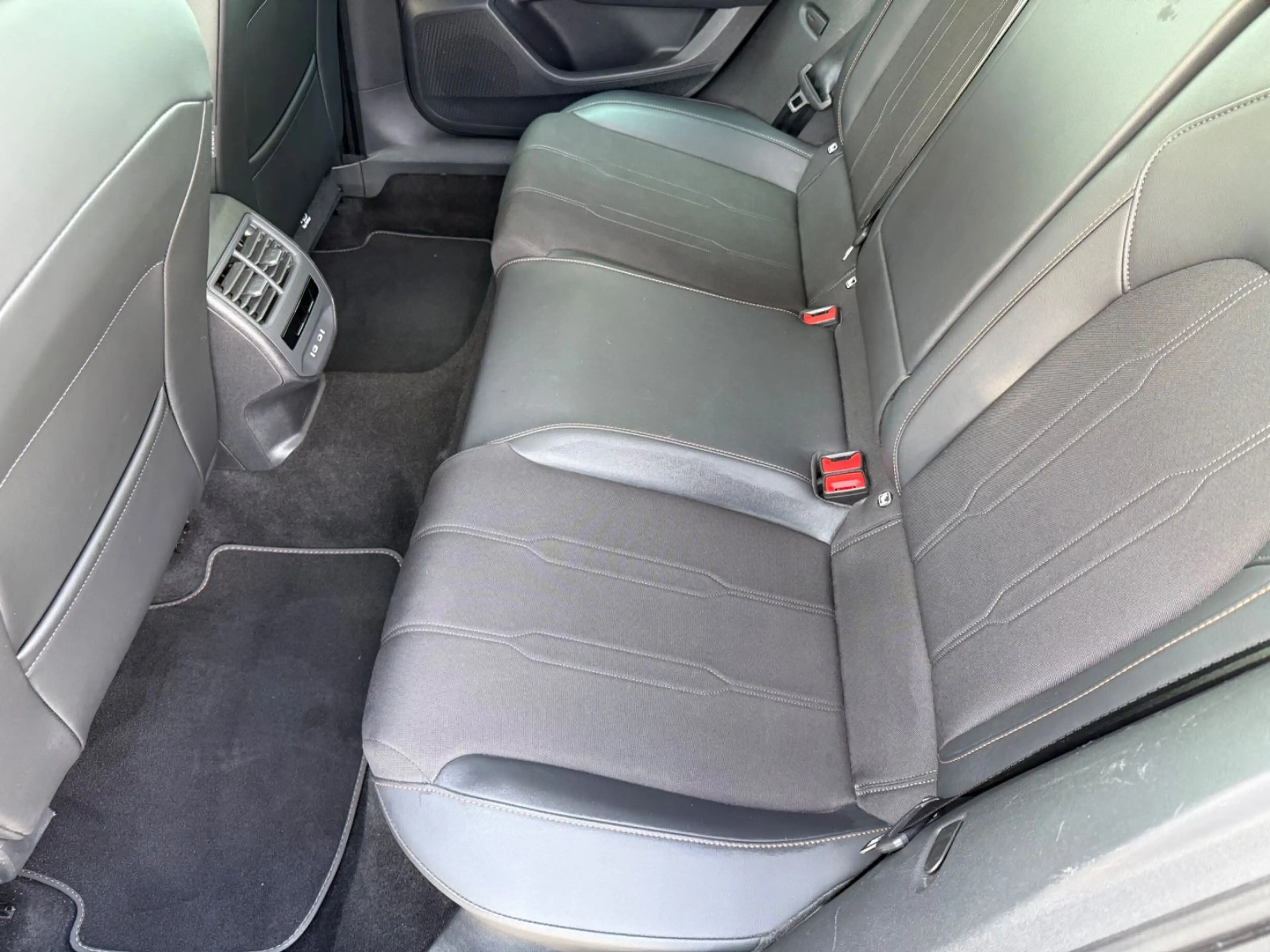 CUPRA Leon 1.5eTSi DSG Pano Virtual — photo 9