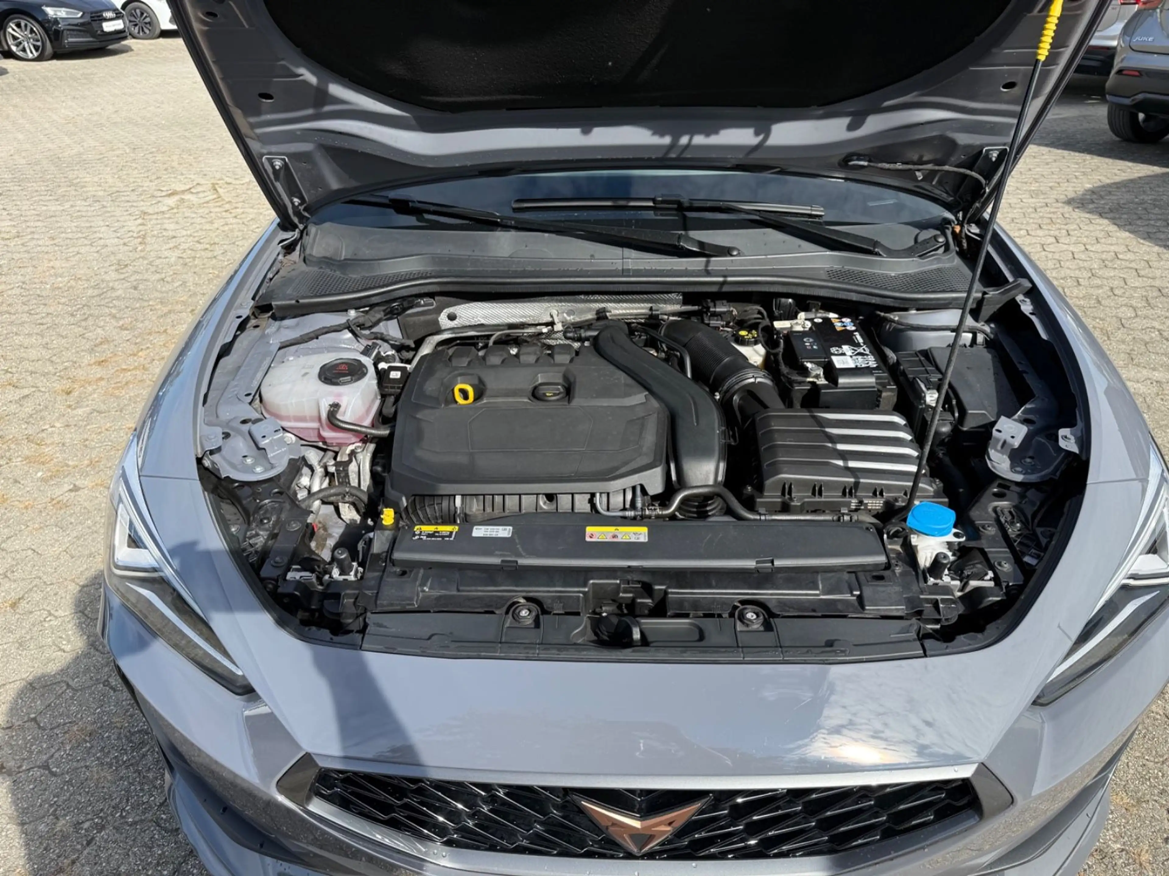CUPRA Leon 1.5eTSi DSG Pano Virtual — photo 6